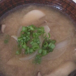 冷蔵庫の残り物野菜の味噌汁